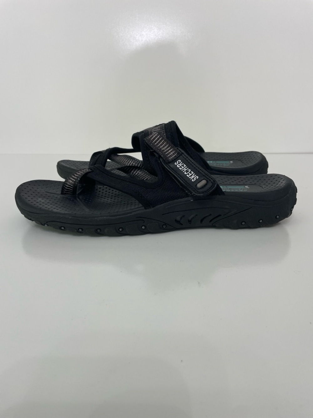Skechers Outdoor Metallic Silver & Black Strappy Sandals Flip Flops, size 11
